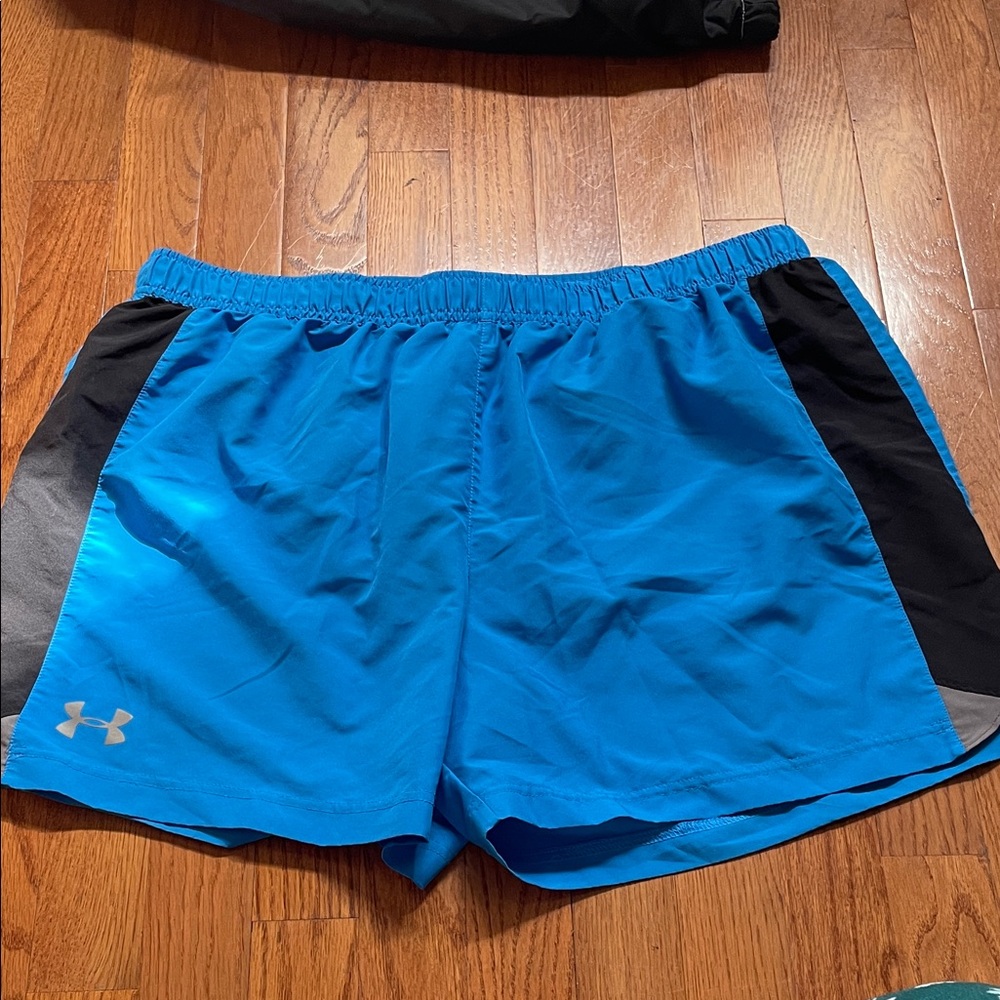 Under Armour Men's Running Shirts in Blue with Black Siding
